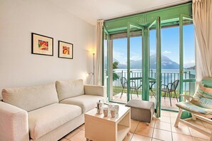 TV, DVD player - Porto Letizia S11 B1, Porlezza, Italy (Porlezza)