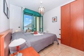 1 bedroom, free WiFi, bed sheets - Porto Letizia S11 B1, Porlezza, Italy (Porlezza)