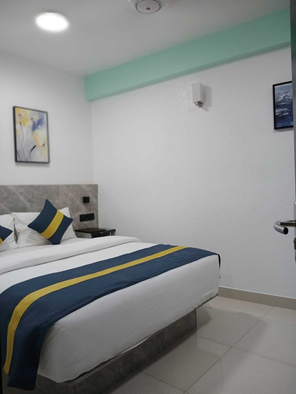 1 bedroom, in-room safe, desk, iron/ironing board