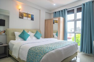 1 bedroom, in-room safe, desk, iron/ironing board