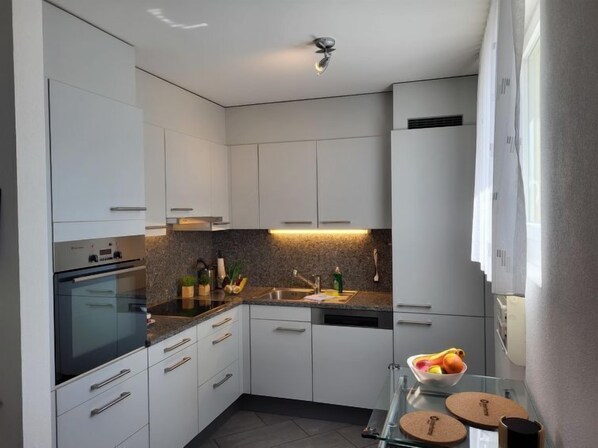 Fridge, oven, dishwasher, highchair