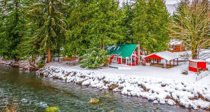 River Bank Cabin in Enumclaw