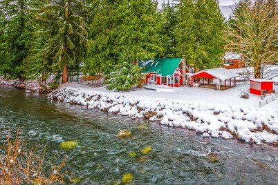 River Bank Cabin in Enumclaw
