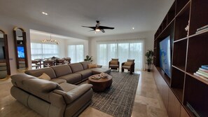 Televisión, videojuegos y libros 