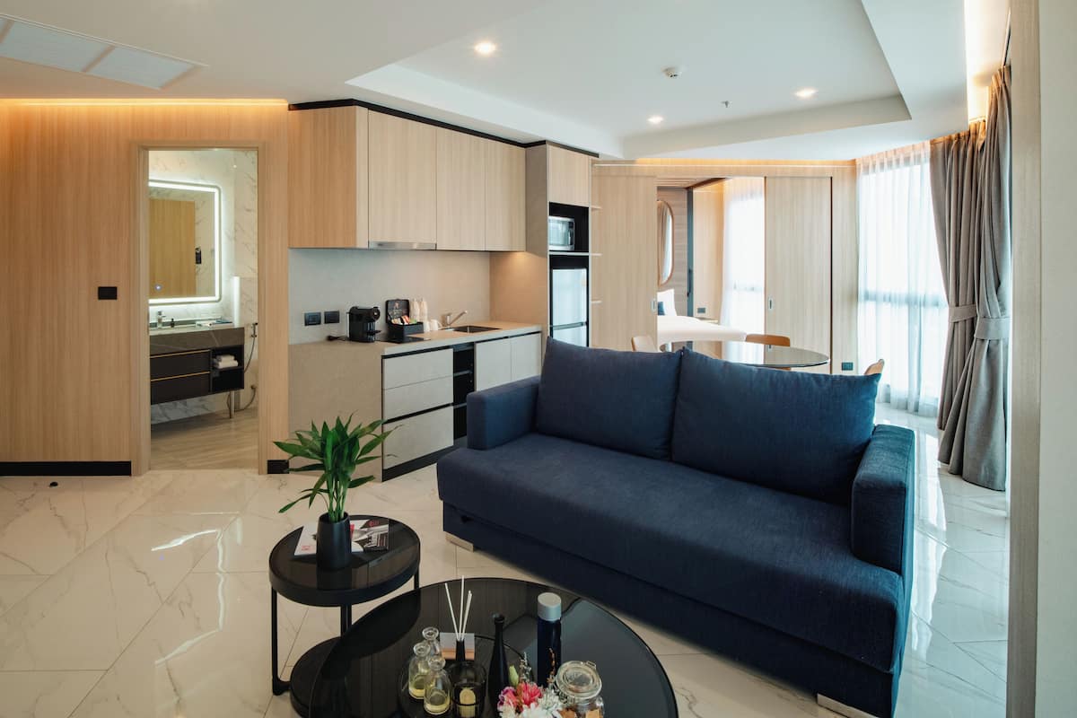 One-Bedroom Suite | Caja de seguridad en la habitación y escritorio