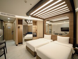 Habitación Deluxe con 2 camas individuales, 2 camas individuales | Caja fuerte, escritorio, espacio para trabajar con un portátil