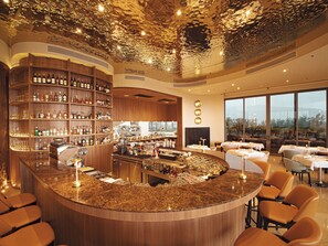 2 間酒吧/酒廊、池畔酒吧