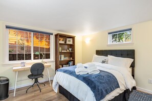 3 slaapkamers, een bureau, een strijkplank/strijkijzer, gratis wifi