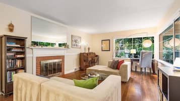 Smart-TV, Bücher, Arbeitsbereiche