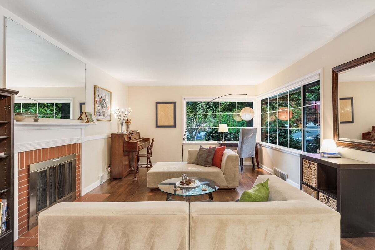 Smart TV, books, offices