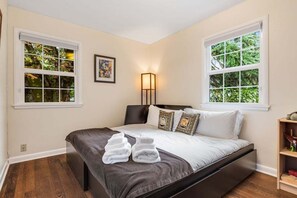 3 chambres, fer et planche à repasser, Wi-Fi gratuit, draps fournis