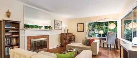 智能电视、办公室