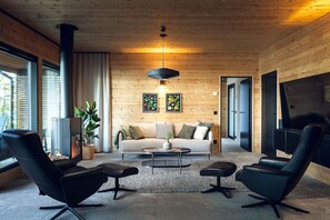 TV, fireplace, stereo