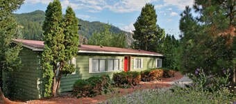 Huckleberry Cabin in Peshastin