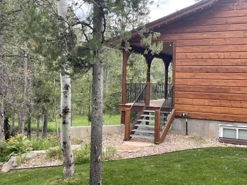 Beautiful New Cabin Near Yellowstone, Grand Teton, and Targhee National Parks
