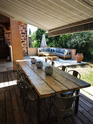 Outdoor dining - Villa Provençale, Piscine et Jacuzzi Privés (Le Luc)