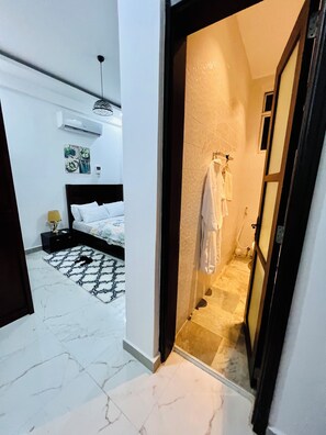 2 chambres, fer et planche à repasser, Wi-Fi, draps fournis