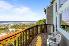 Property grounds - Breathtaking Panoramic Ocean Views, Pet Friendly, Four Decks, Bright and Comfy, 1/2 Mile to Beach (Rockaway Beach)