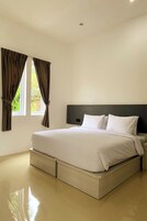 Deluxe Double Room | Desk, iron/ironing board, free WiFi