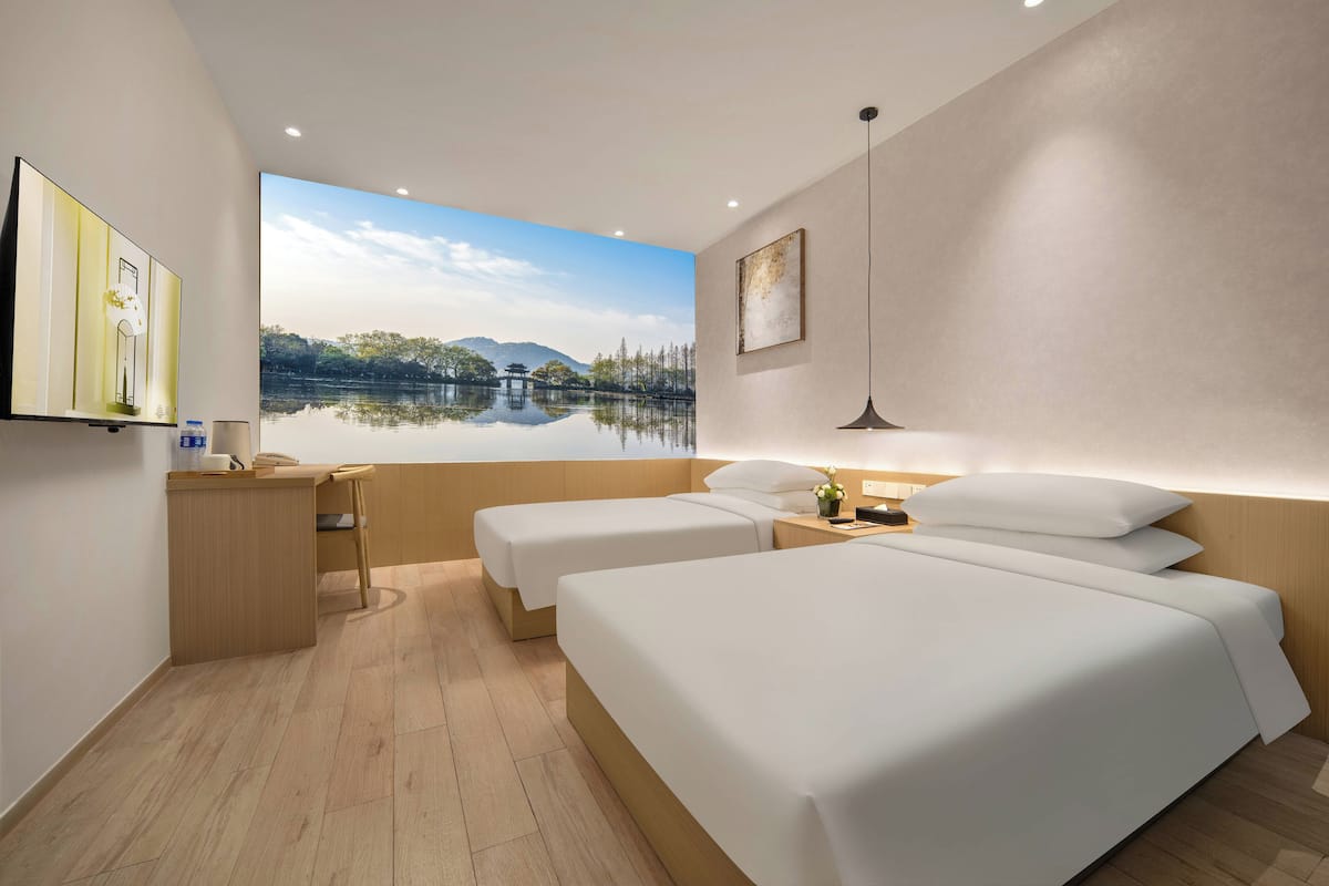 Phòng tiện nghi đơn giản | 1 phòng ngủ, trang trí khác biệt, bàn