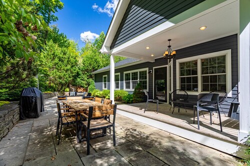 NEW: Gorgeous Home w/ Dream Patio and AC