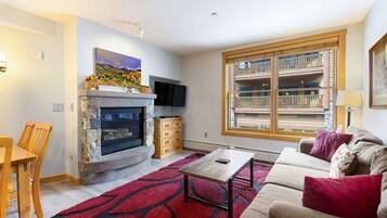Condo, 1 Bedroom | Living area