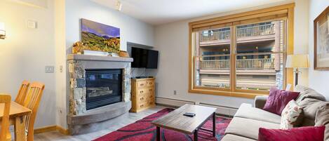 Condo, 1 Bedroom | Living area