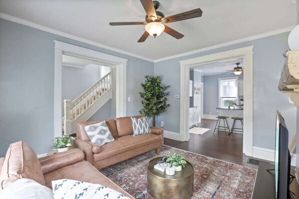 テレビ、書斎 / ワークスペース