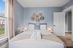 5 bedrooms, desk, iron/ironing board, WiFi