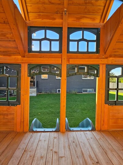 Gorgeous Home + Hot Tub + Three Game Rooms + Views