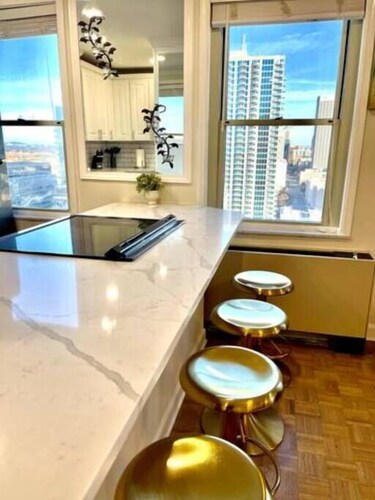 Luxe Atlanta Condo w/Exclusive Balcony!