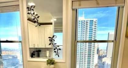 Luxe Atlanta Condo w/Exclusive Balcony!