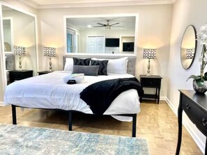 1 bedroom, iron/ironing board, WiFi, bed sheets - Luxe Atlanta Condo w/Exclusive Balcony! (Atlanta)