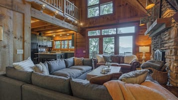 Televisión, chimenea y videojuegos