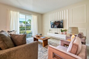 TV, offices - Urban Elegance - Modern Retreat (Kissimmee)