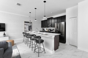 Fridge, oven, stovetop, dishwasher