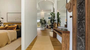 3 bedrooms, desk, iron/ironing board, free WiFi