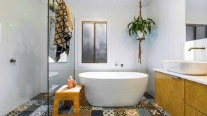 Amenidades de baño ecológicas, secadora de cabello, toallas, jabón 