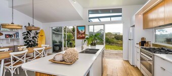 Rail Trail Retreat - Artisan Rural home - 5 mins only to pristine beaches!