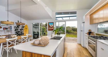 Rail Trail Retreat - Artisan Rural home - 5 mins only to pristine beaches!