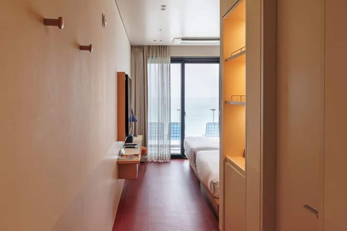1 slaapkamer, luxe beddengoed, donzen dekbedden, een kluis op de kamer