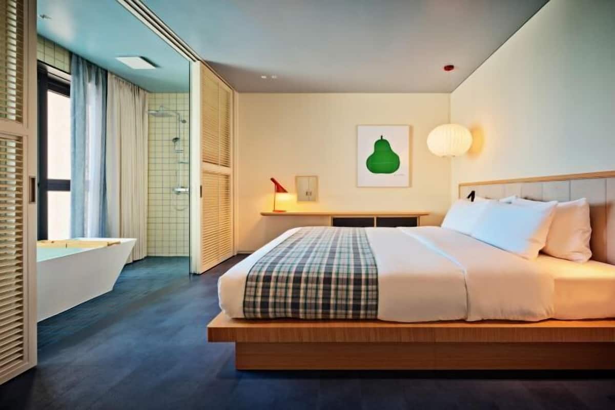 1 slaapkamer, luxe beddengoed, donzen dekbedden, een kluis op de kamer