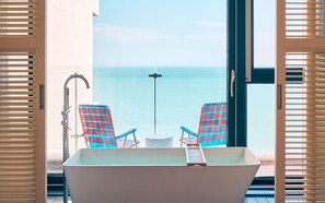 Oceanview premium king terrace | Vistas desde la habitación