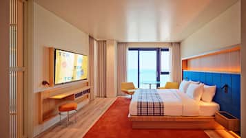 The coolest oceanview suite king terrace | Vue de la chambre