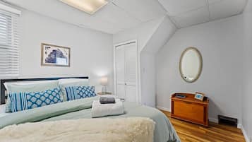 2 bedrooms, desk, iron/ironing board, travel crib