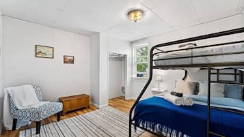 Desk, iron/ironing board, travel cot, WiFi