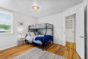 2 bedrooms, desk, iron/ironing board, travel crib