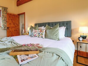 3 bedrooms, individually decorated, individually furnished, free WiFi