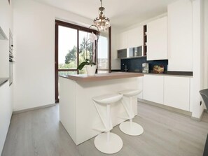 Køleskab, mikrobølgeovn, ovn, opvaskemaskine