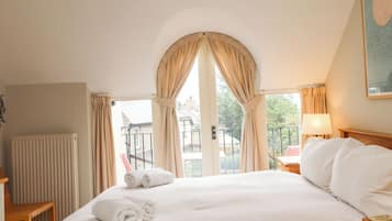 3 bedrooms, individually decorated, individually furnished, free WiFi